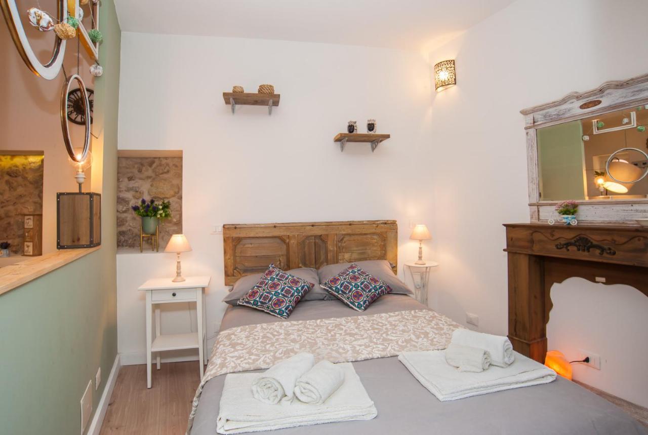 Homes4Holidays - Artistic Nest Сиракузы Экстерьер фото